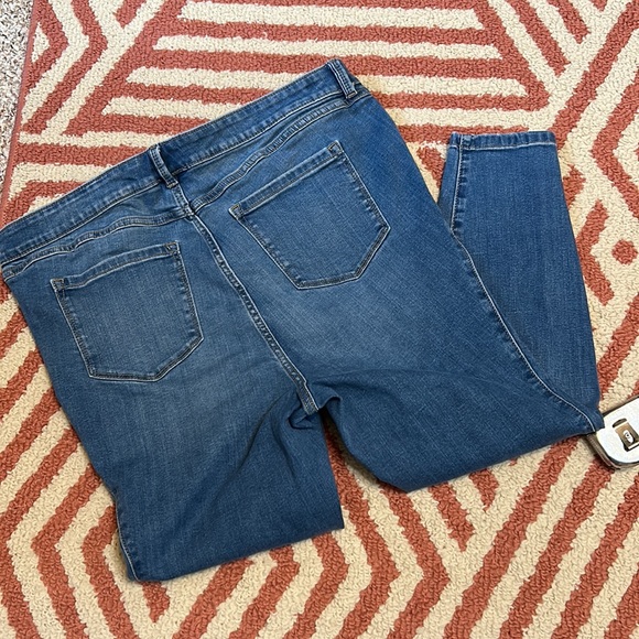 TORRID 18 #feelthefit super skinny high rise super soft jeans in EUC - Picture 6 of 8